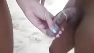 เขาถ่ายสัตว์สีแดงขวาบนถนนและเอามันไปที่บ้านของเขา หนัง วีดีโอ โป้